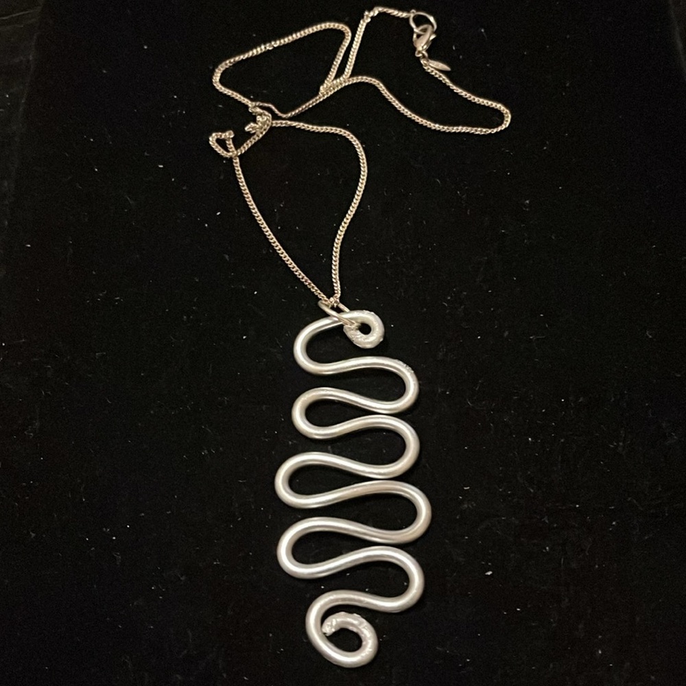 Elegant Silver Wave Hand Design Necklace - Picture 4 of 17